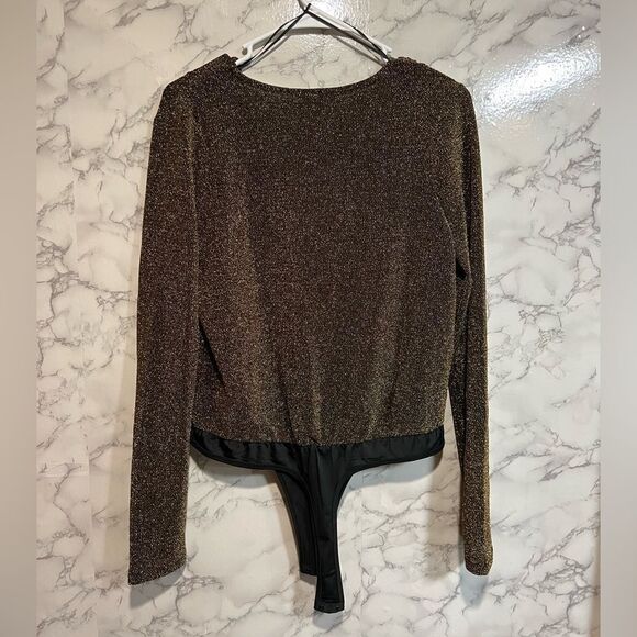 Steve Madden womens gold glitter faux wrap bodysuit Size M long sleeve - Picture 9 of 10